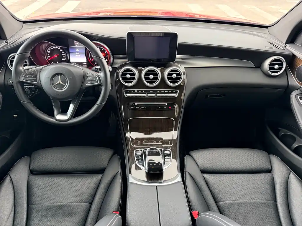 Mercedes-Benz GLC 2018 — фото 11