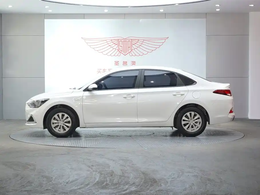 Hyundai Elantra 2021 — фото 4