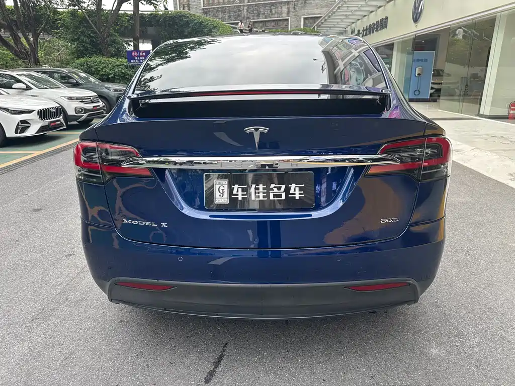 Tesla Model X 2017 — фото 11