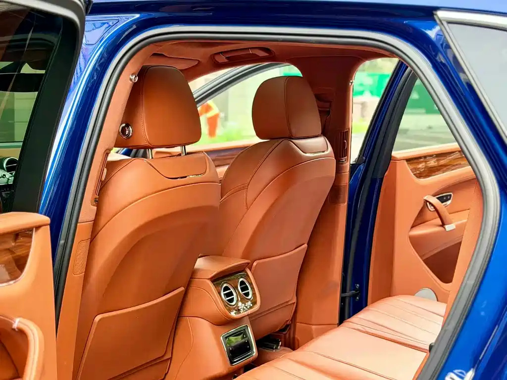 Bentley Bentayga 2018 — фото 6