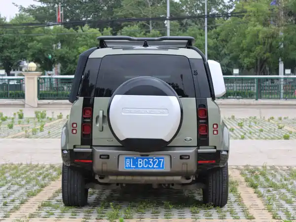 Land Rover Defender 2021