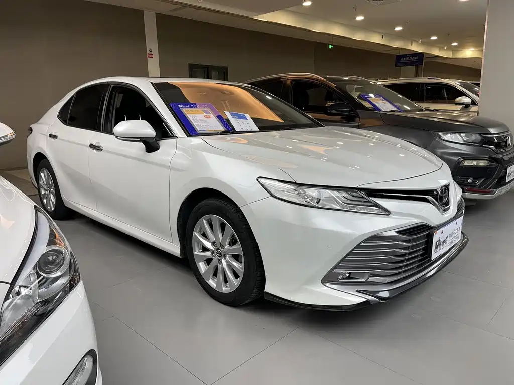 Toyota Camry 2019 — фото 3