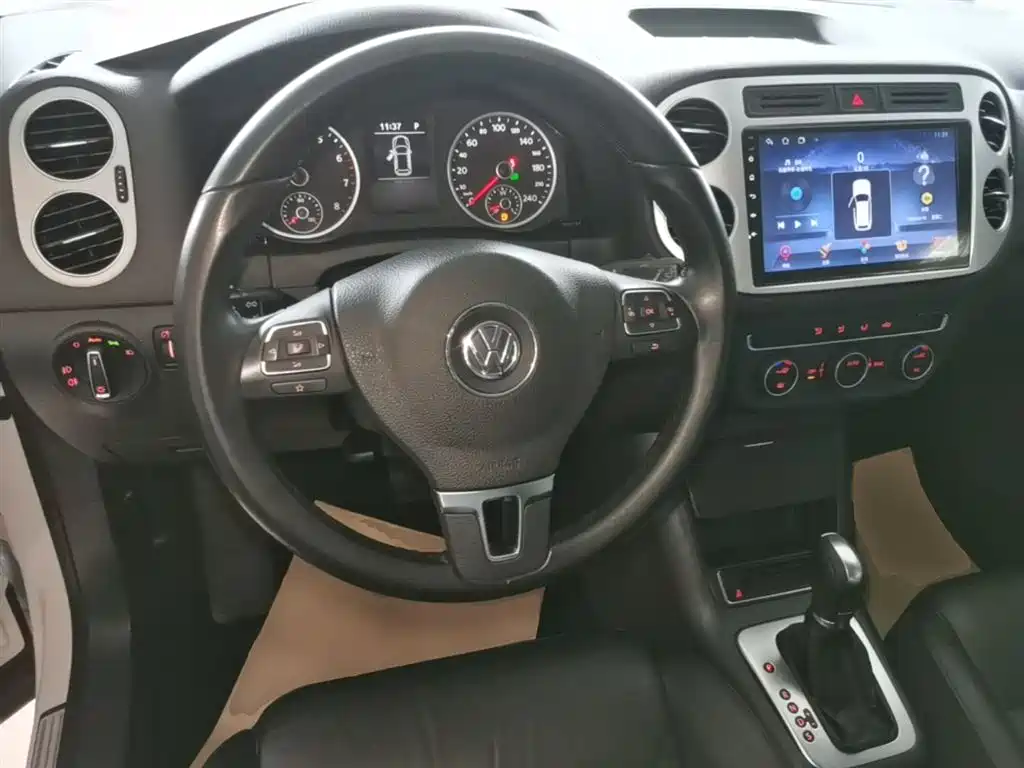 Volkswagen Tiguan 2015 — фото 11