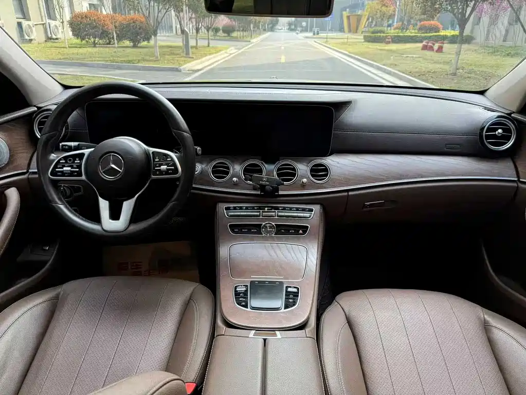 Mercedes-Benz E-Class 2020 — фото 10