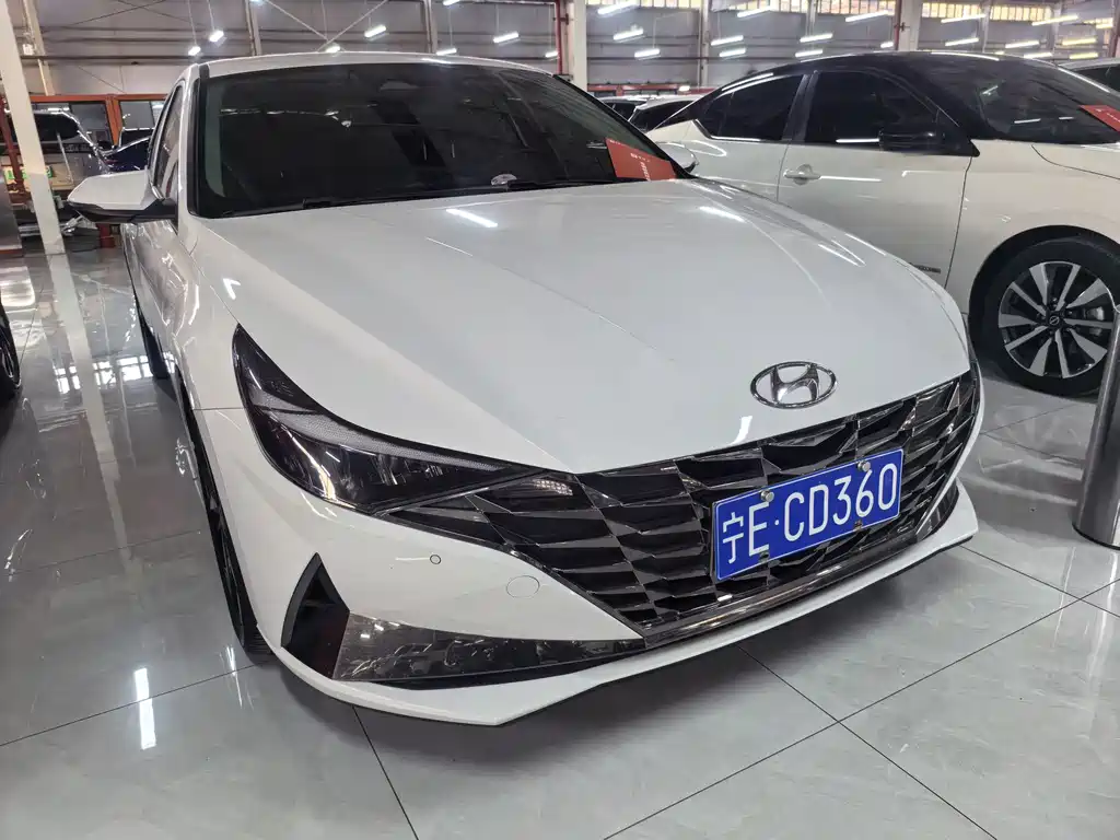 Hyundai Elantra 2023 — фото 3