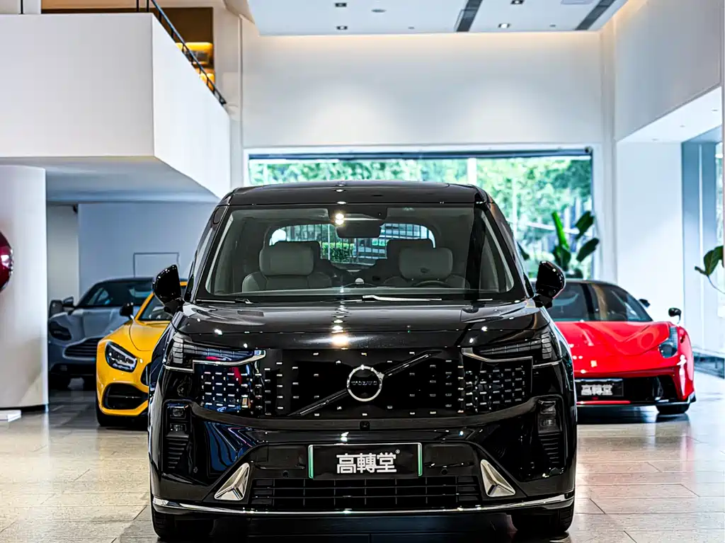 Volvo EM90 2024
