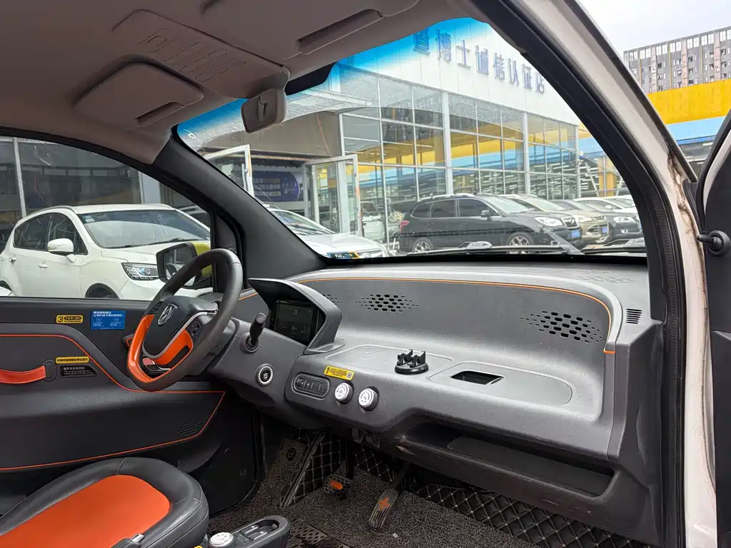 Baojun E100 2020