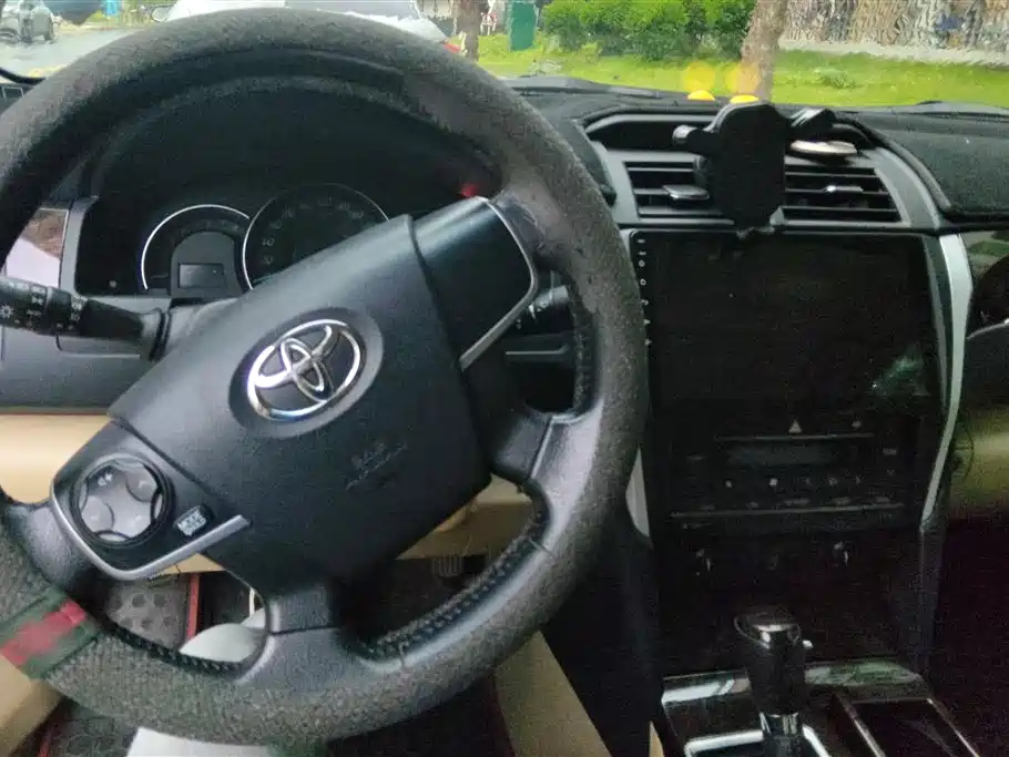 Toyota Camry 2017 — фото 12