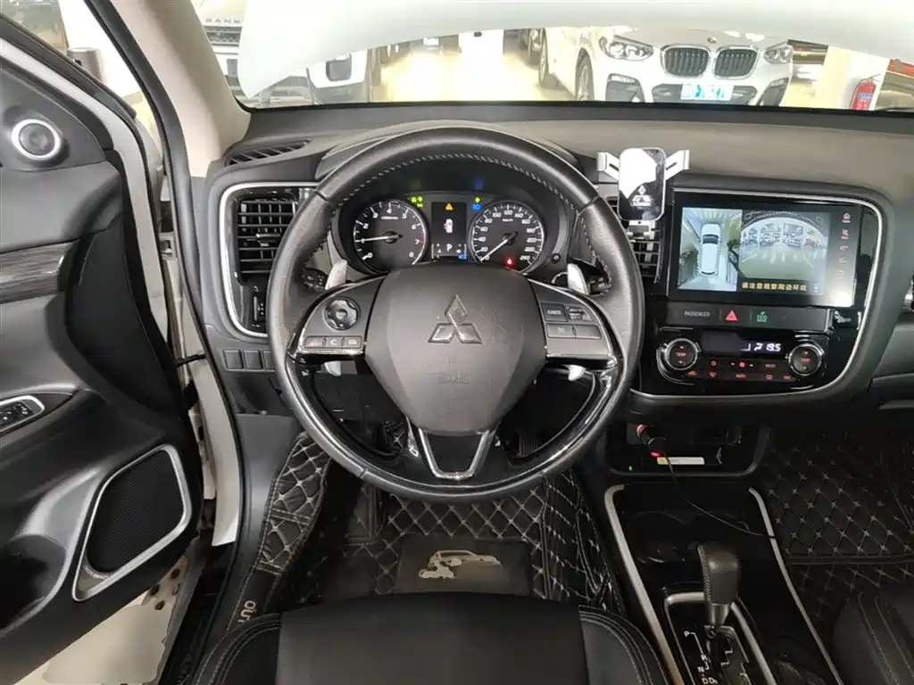 Mitsubishi Outlander 2019 — фото 11