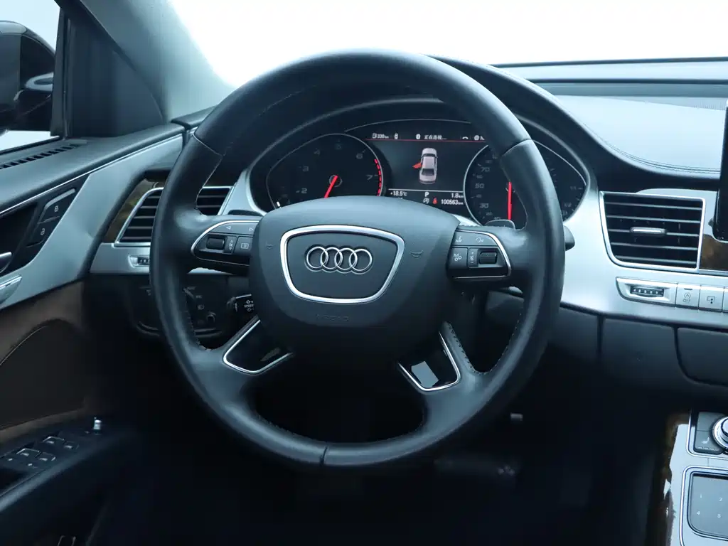 Audi A8 2016 — фото 18