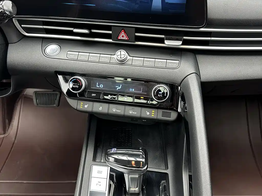Hyundai Elantra 2023 — фото 15