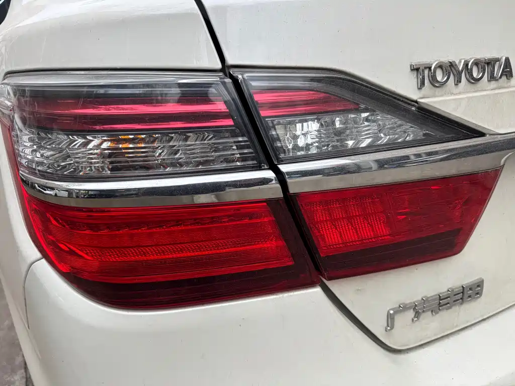 Toyota Camry 2017 — фото 6