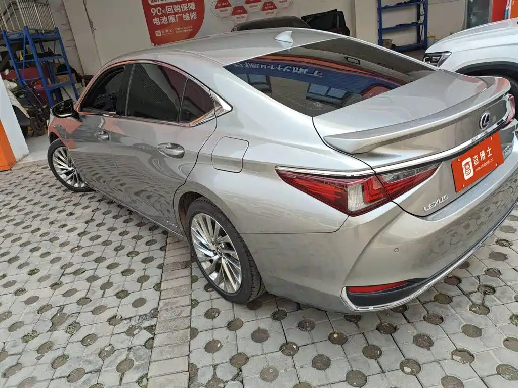 Lexus ES 2020 — фото 14