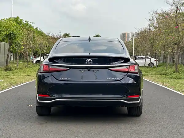 Lexus ES 2018
