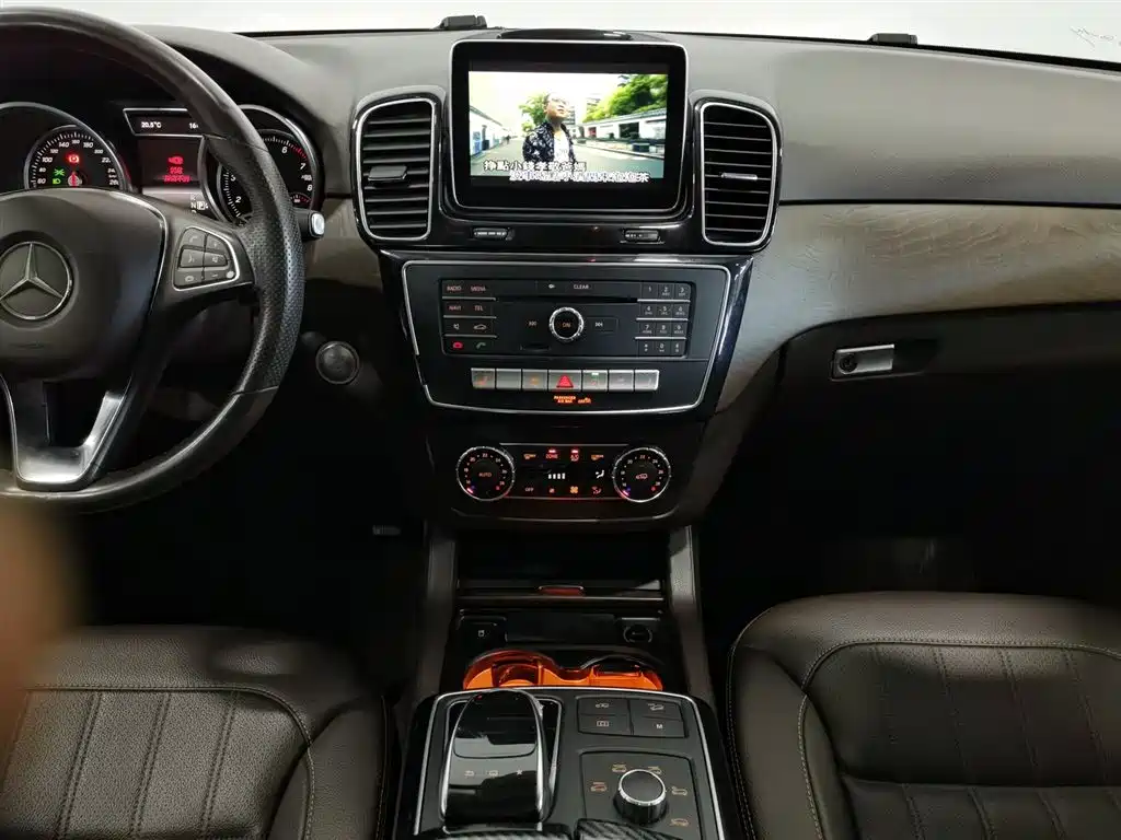 Mercedes-Benz GLE 2015 — фото 12