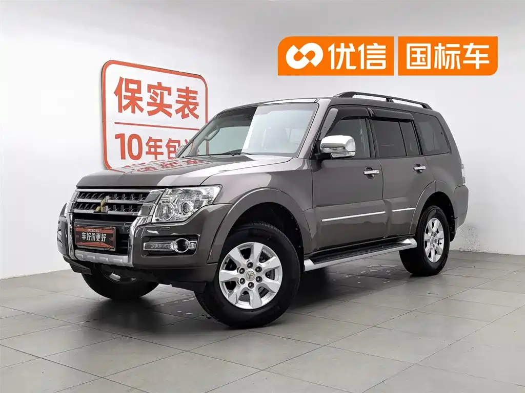 Mitsubishi Pajero 2015
