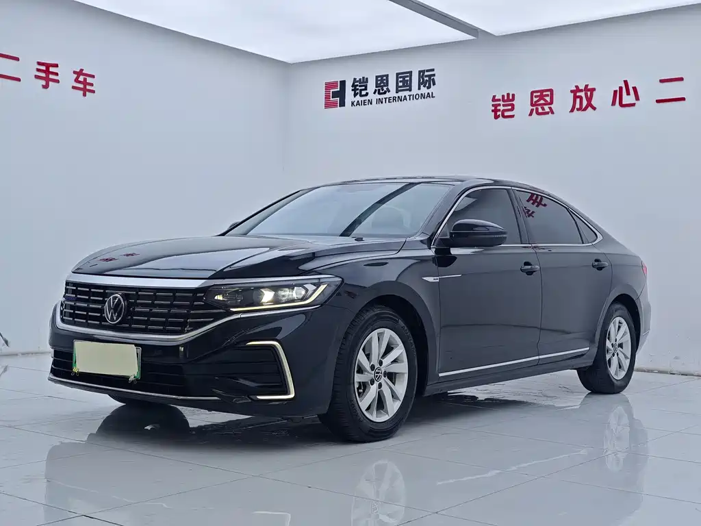 Volkswagen Passat PHEV 2023