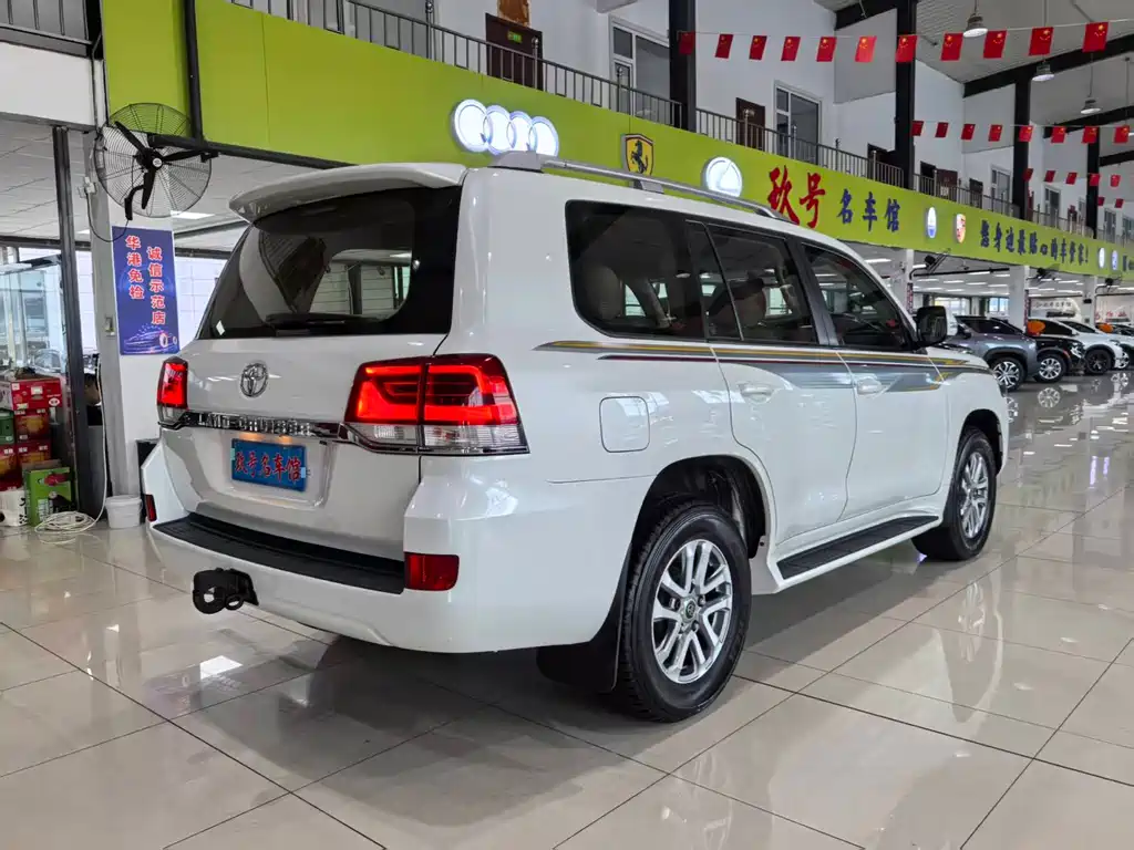 Toyota Land Cruiser 2017 — фото 14