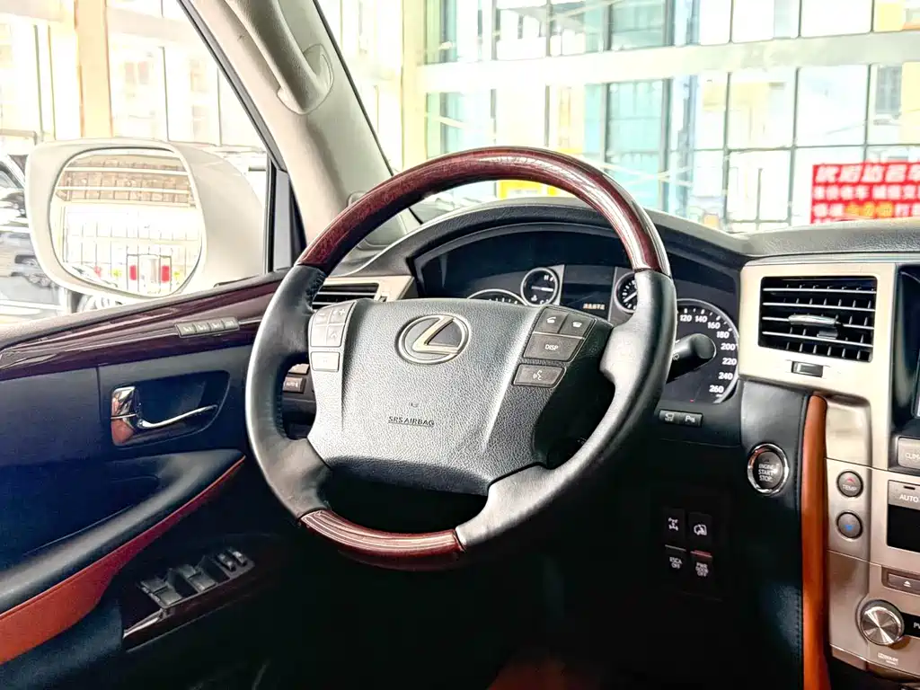 Lexus LX 2014 — фото 10