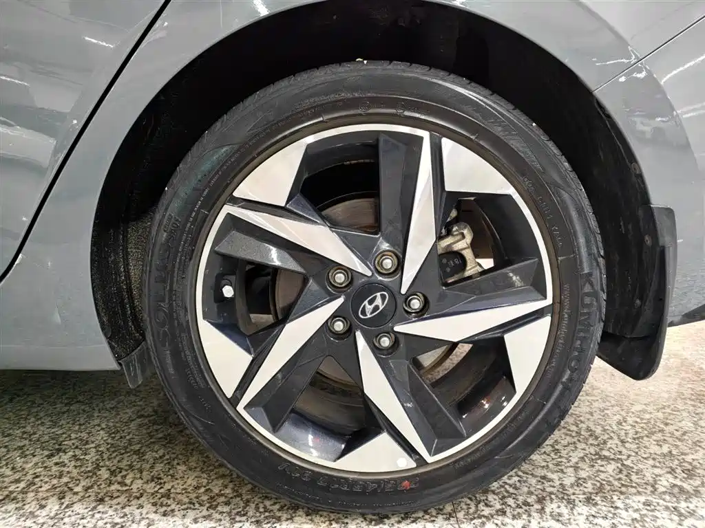 Hyundai Elantra 2023 — фото 10