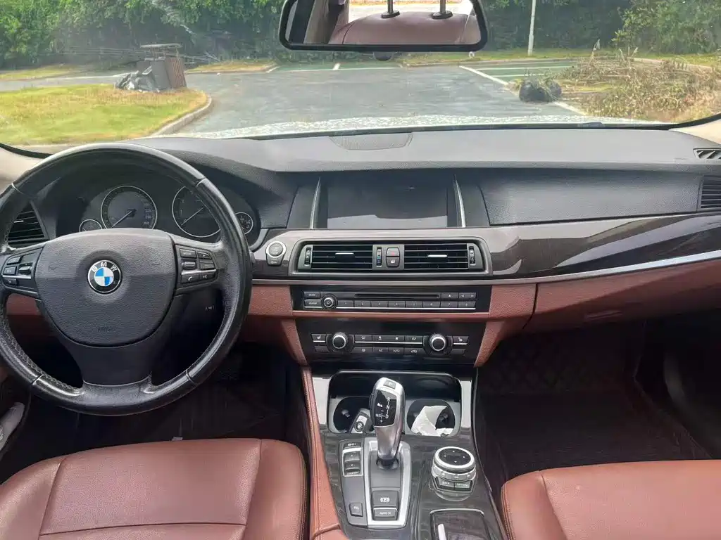 BMW 5 Series 2016 — фото 9