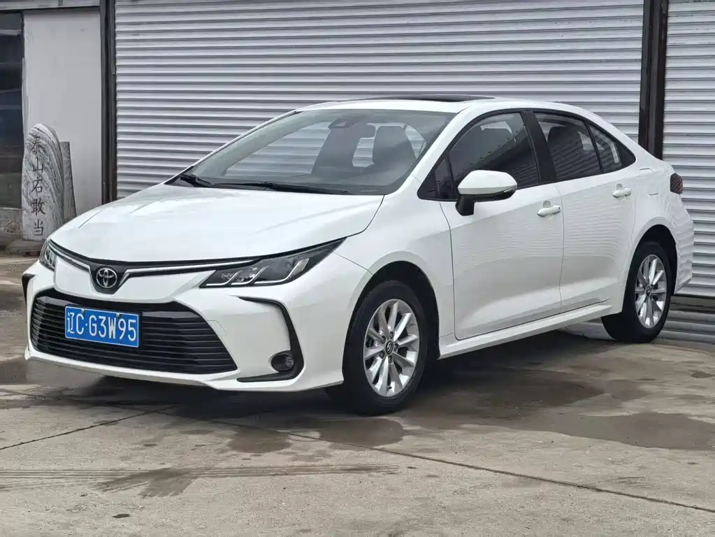 Toyota Corolla 2022 — фото 1