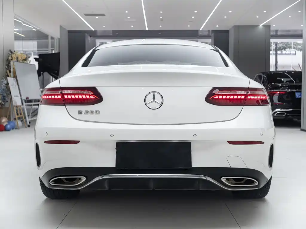 Mercedes-Benz E-Class 2023 — фото 13