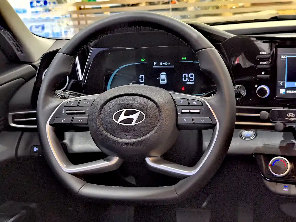 Hyundai Elantra 2024 — фото 13