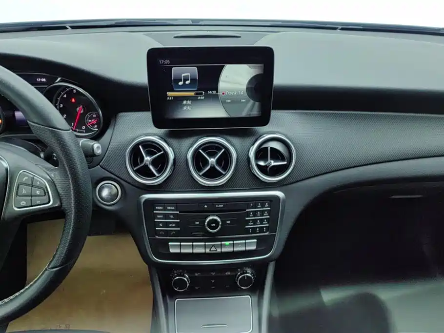 Mercedes-Benz GLA 2017 — фото 13
