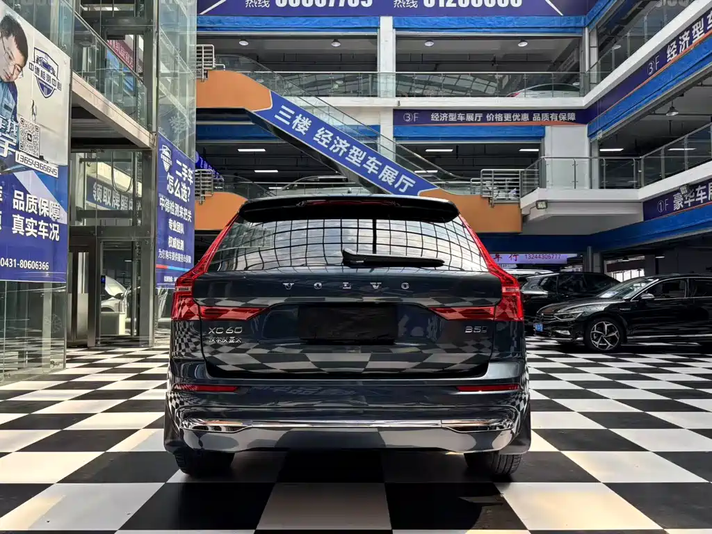 Volvo XC60 2022 — фото 16