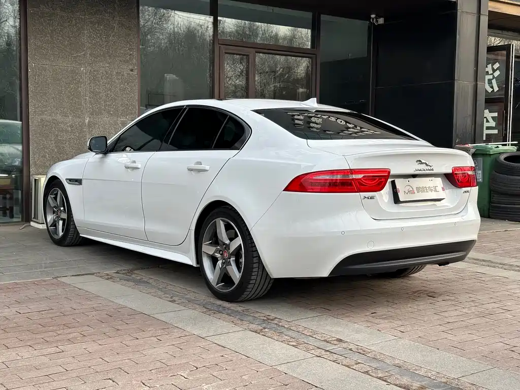 Jaguar XE 2015 — фото 6
