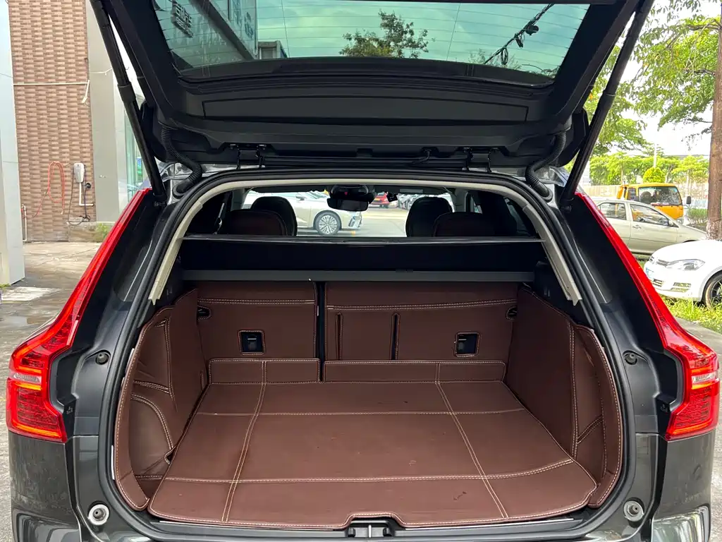 Volvo XC60 2019 — фото 10
