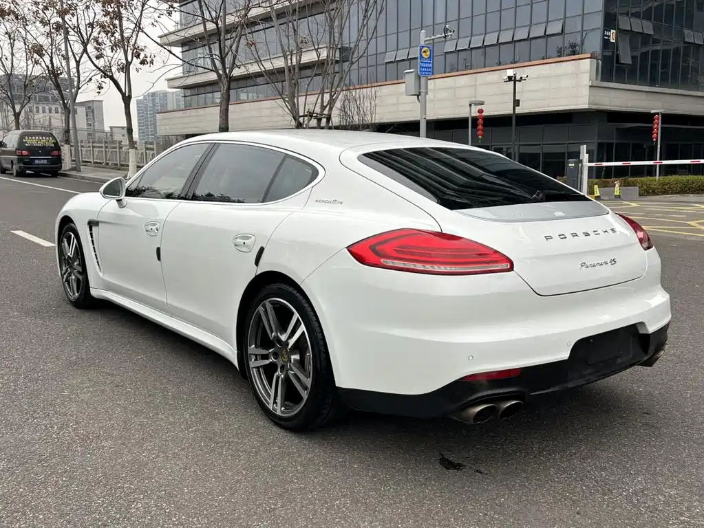 Porsche Panamera 2015 — фото 21
