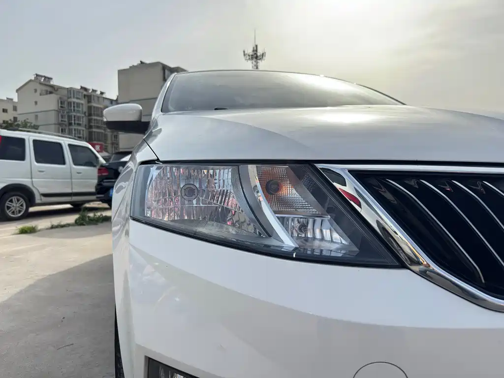 Skoda Rapid 2019 — фото 9