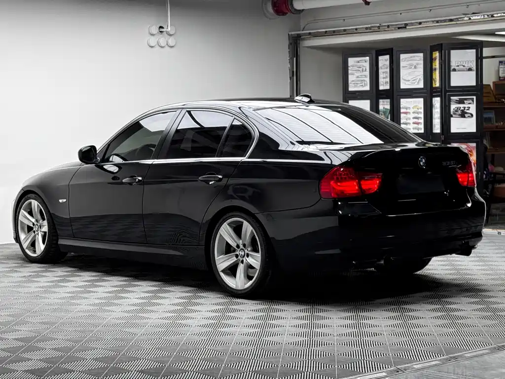 BMW 3 Series 2010 — фото 7