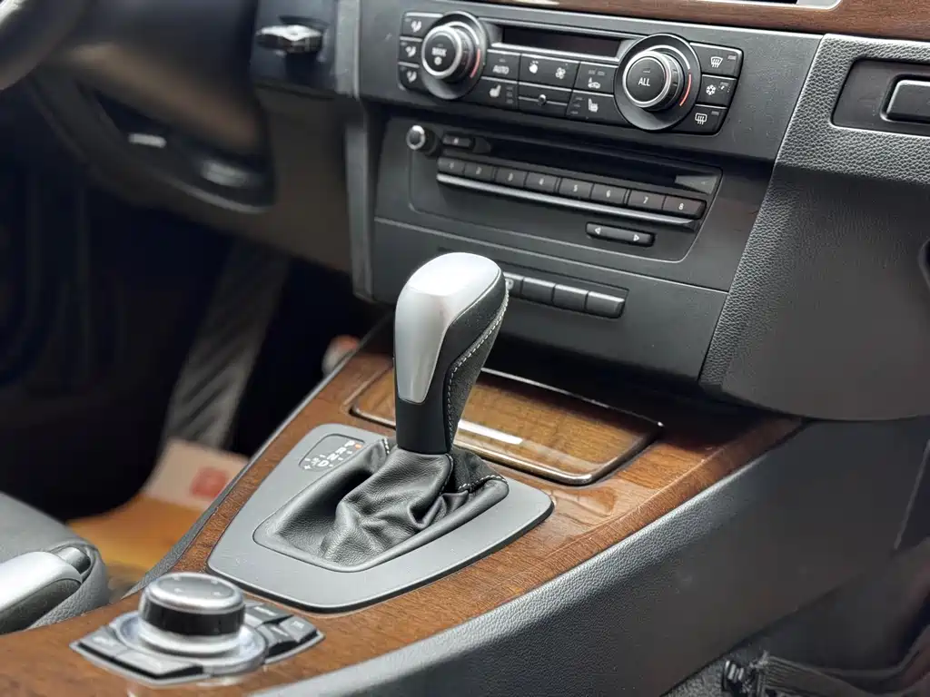 BMW 3 Series 2010 — фото 19