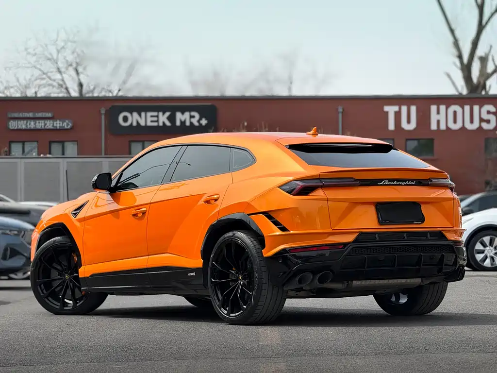 Lamborghini Urus 2023 — фото 18