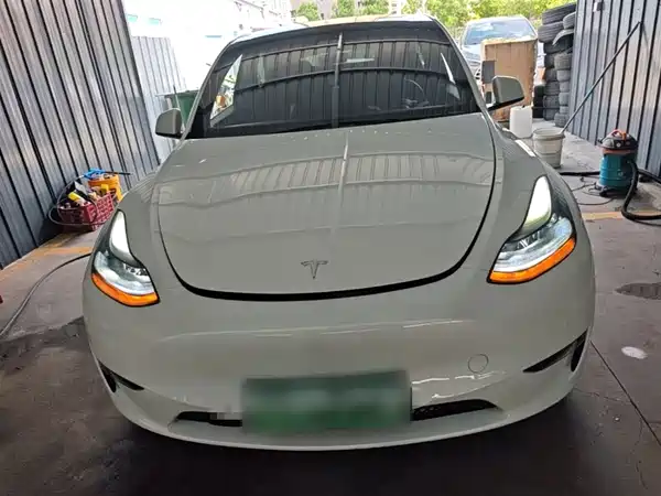 Tesla Model Y 2021