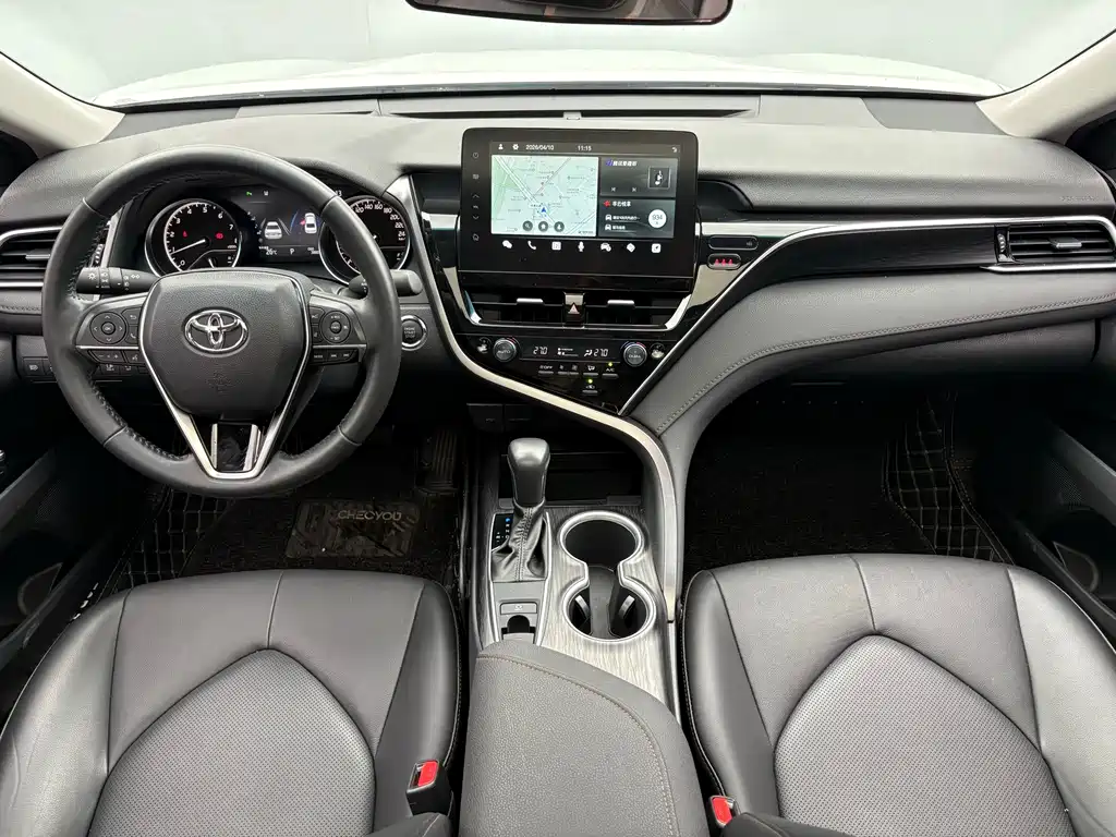 Toyota Camry 2023 — фото 6