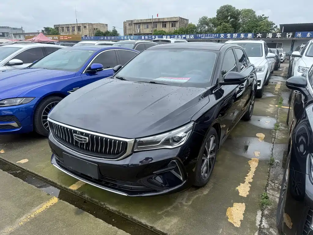 Geely Emgrand 2022
