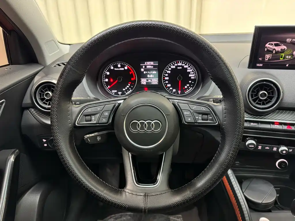 Audi Q2L 2020 — фото 20