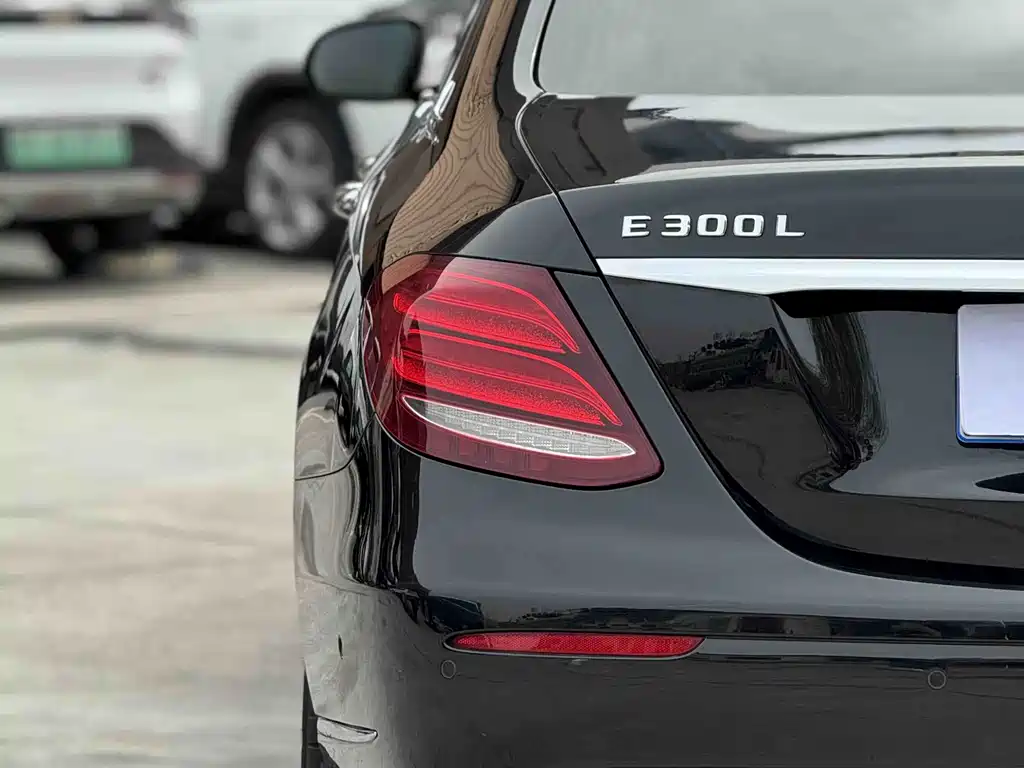 Mercedes-Benz E-Class 2019 — фото 14