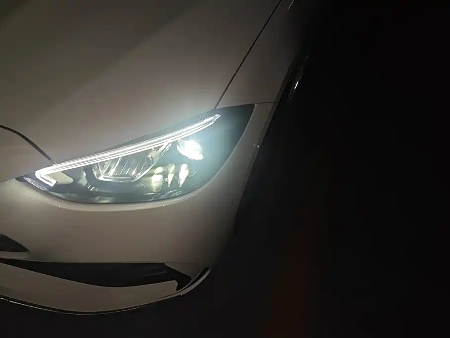 Mercedes-Benz C-Class 2024