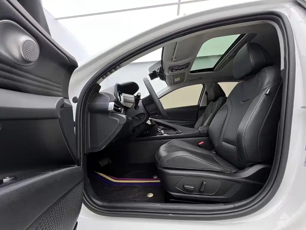 Hyundai Elantra 2023 — фото 11