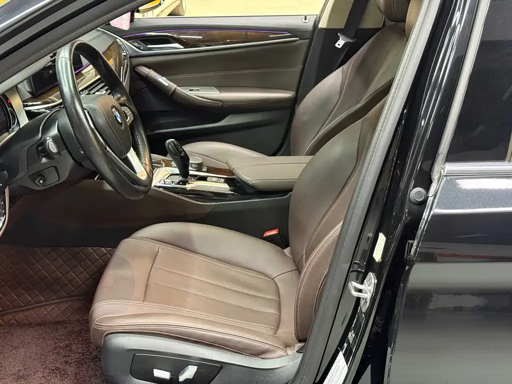BMW 5 Series 2019 — фото 17