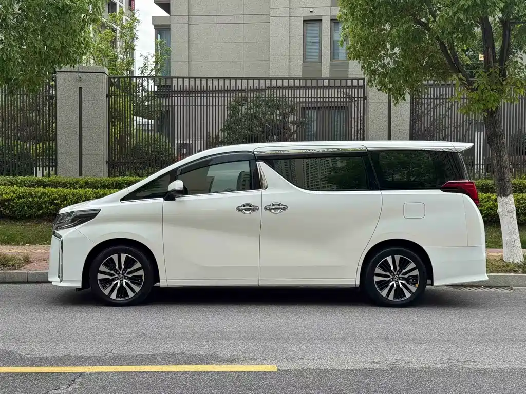 Toyota Alphard 2018 — фото 13