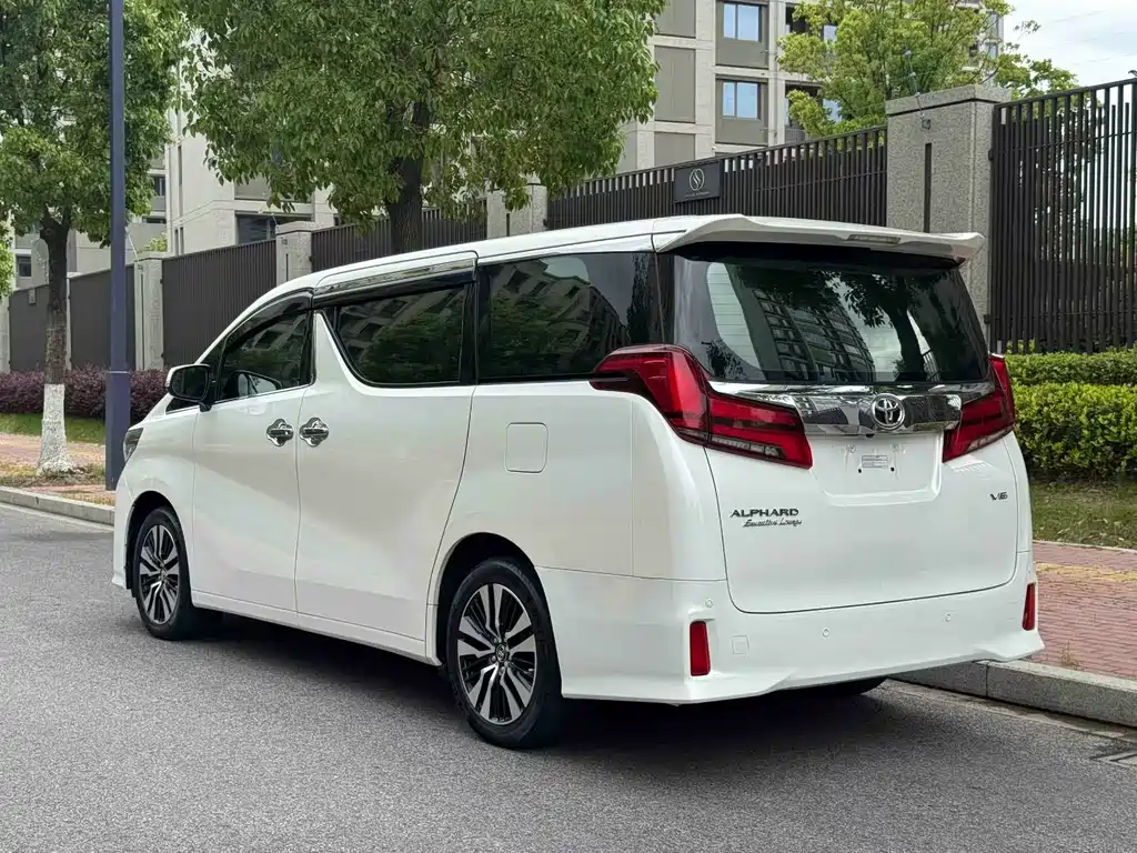 Toyota Alphard 2018 — фото 15