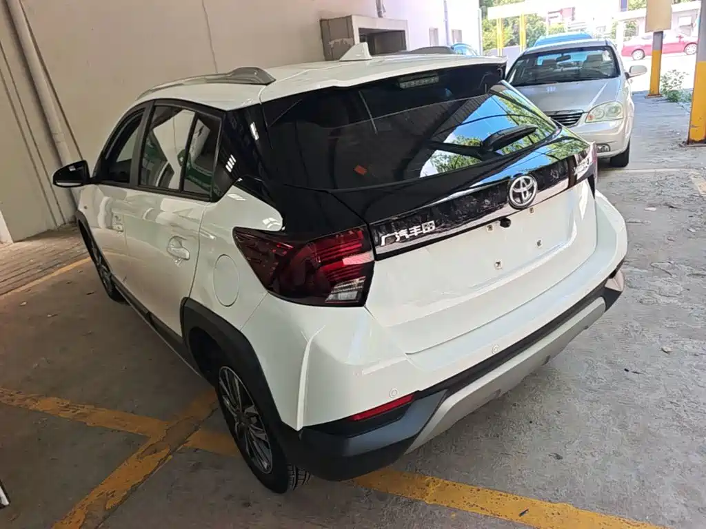 Toyota Yaris L 2021