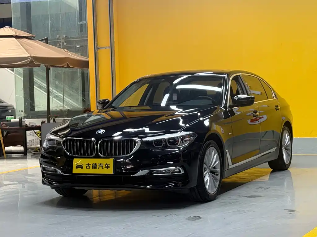 BMW 5 Series 2019 — фото 1