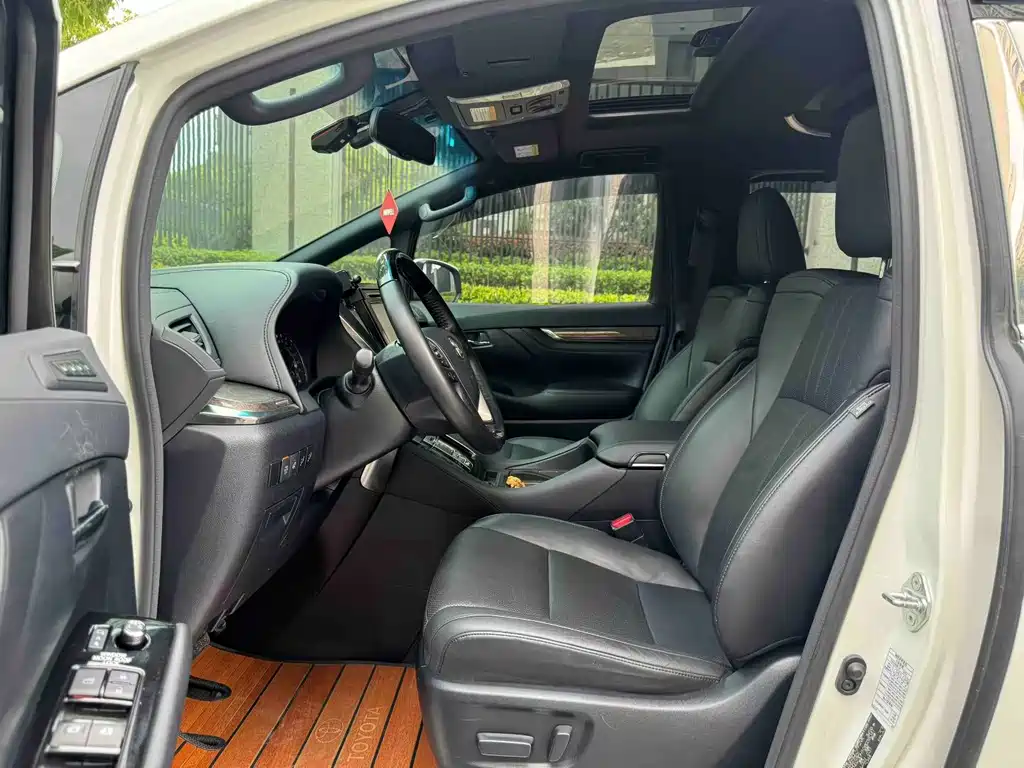 Toyota Alphard 2018 — фото 11